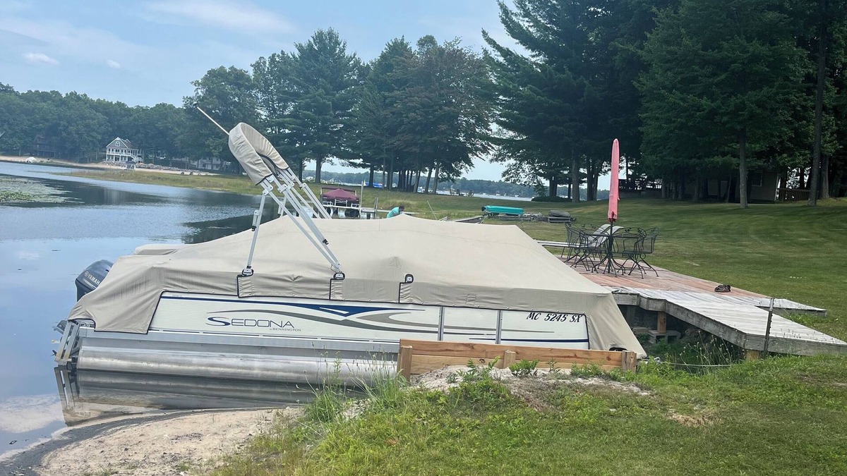 Baldwin House | Cottage on Big Star Lake with pontoon rental available! 2 bedroom sleeps 6