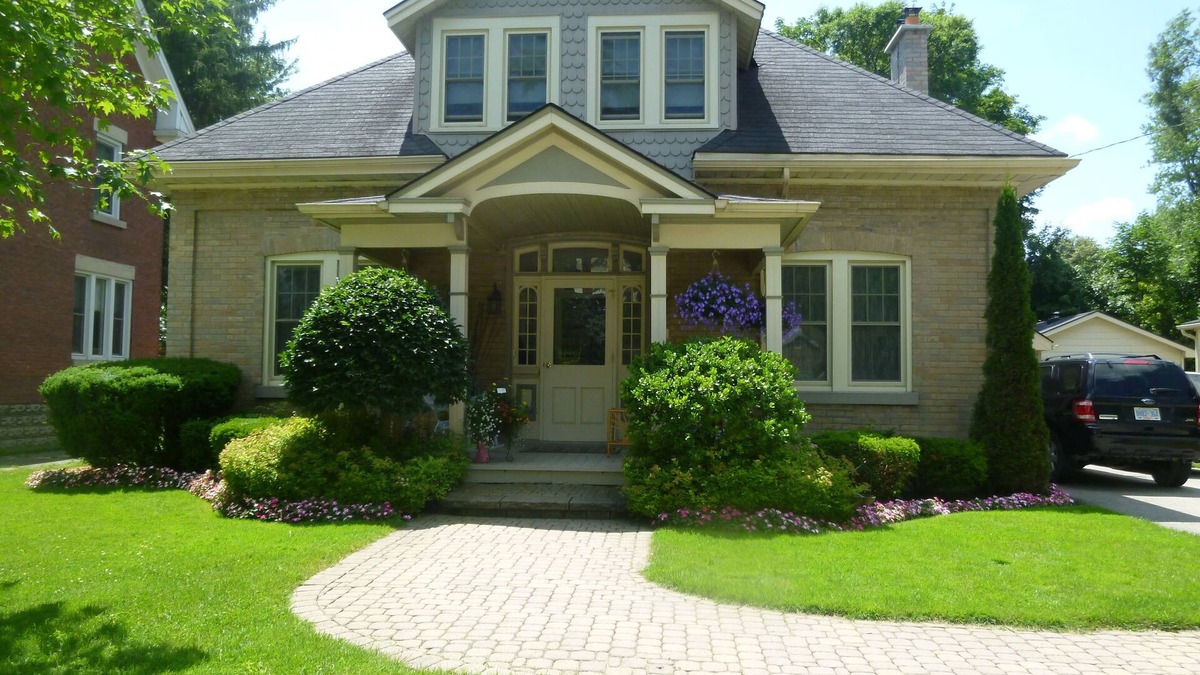Stratford Bed & Breakfast | Cottage on Caledonia Bed & Breakfast