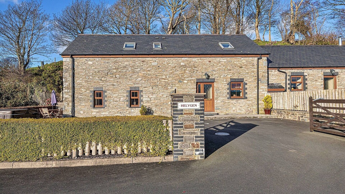 Glandyfi Cottage | Cottage on Cardigan Bay with Hot Tub