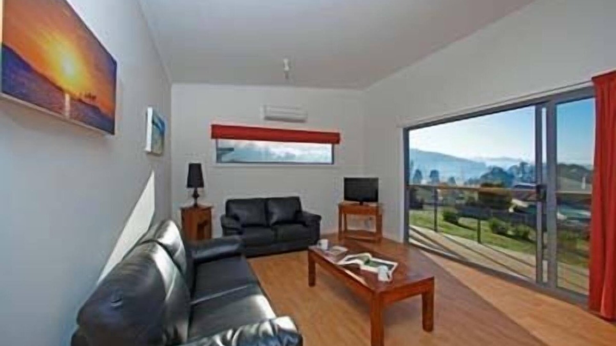 Dover Apartment | Cottage on Chapman, beautiful Bay Views