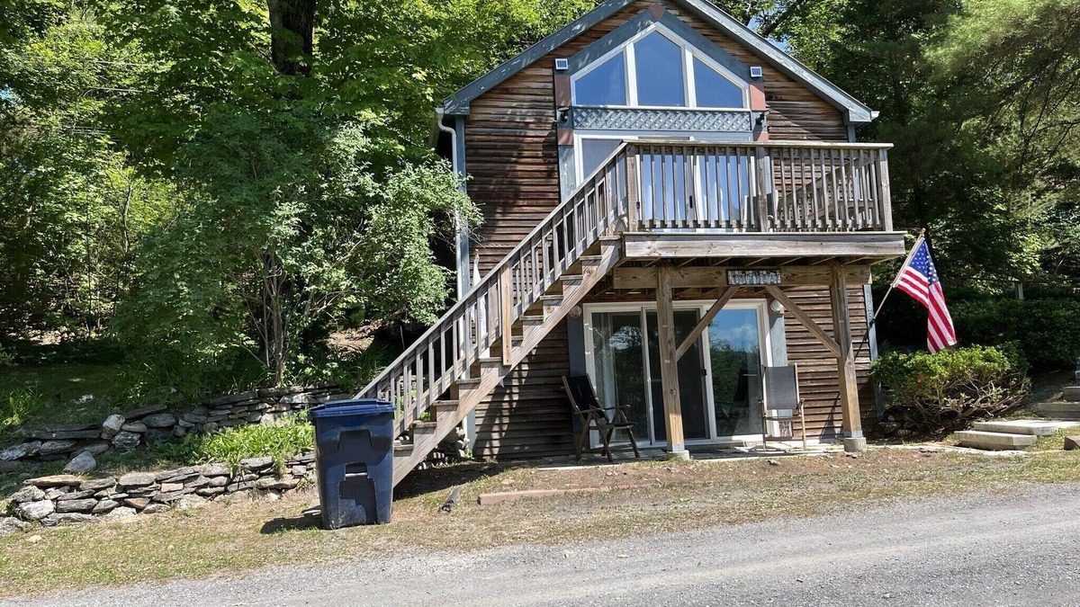 Bomoseen House | Cottage on east side of Lake Bomoseen, on-site boat slip included