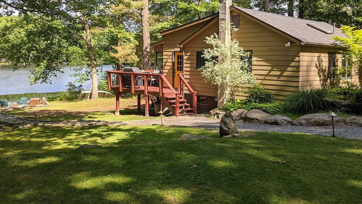White Mills Cottage | Cottage on House Pond