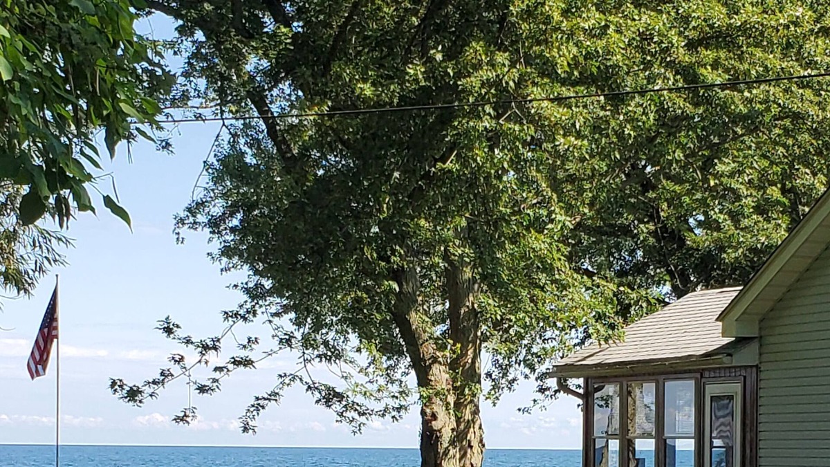 Kent House | Cottage on Lake Ontario near Point Breeze