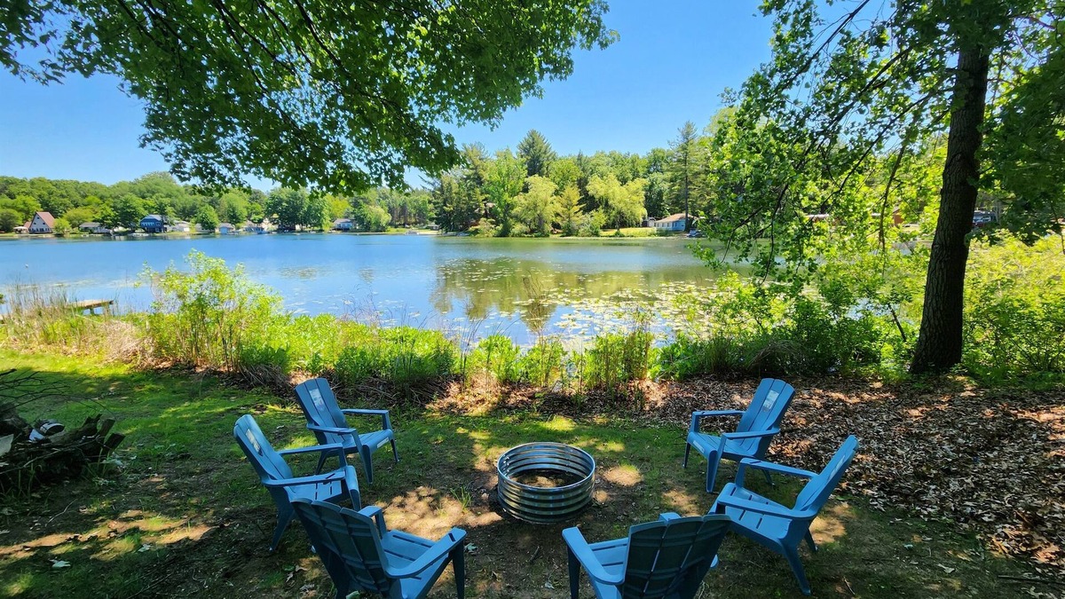 Greenville Cottage | Cottage on Little Blue Lake with Hot Tub!