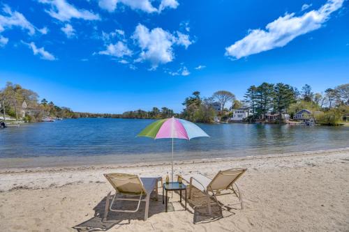White Island Shores House | Cottage on Private Pond with Beach in Wareham