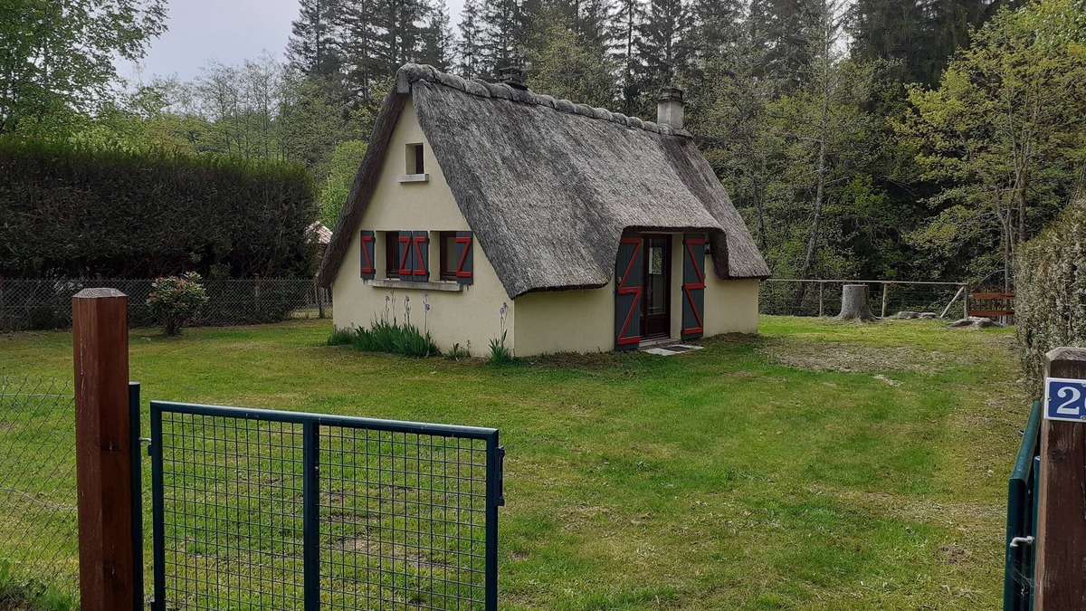 Bugeat House | Cottage on the banks of the Vezere river