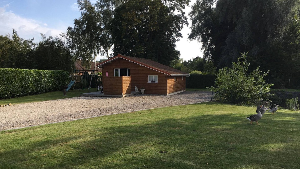 Guisy House | Cottage on the edge of a pond