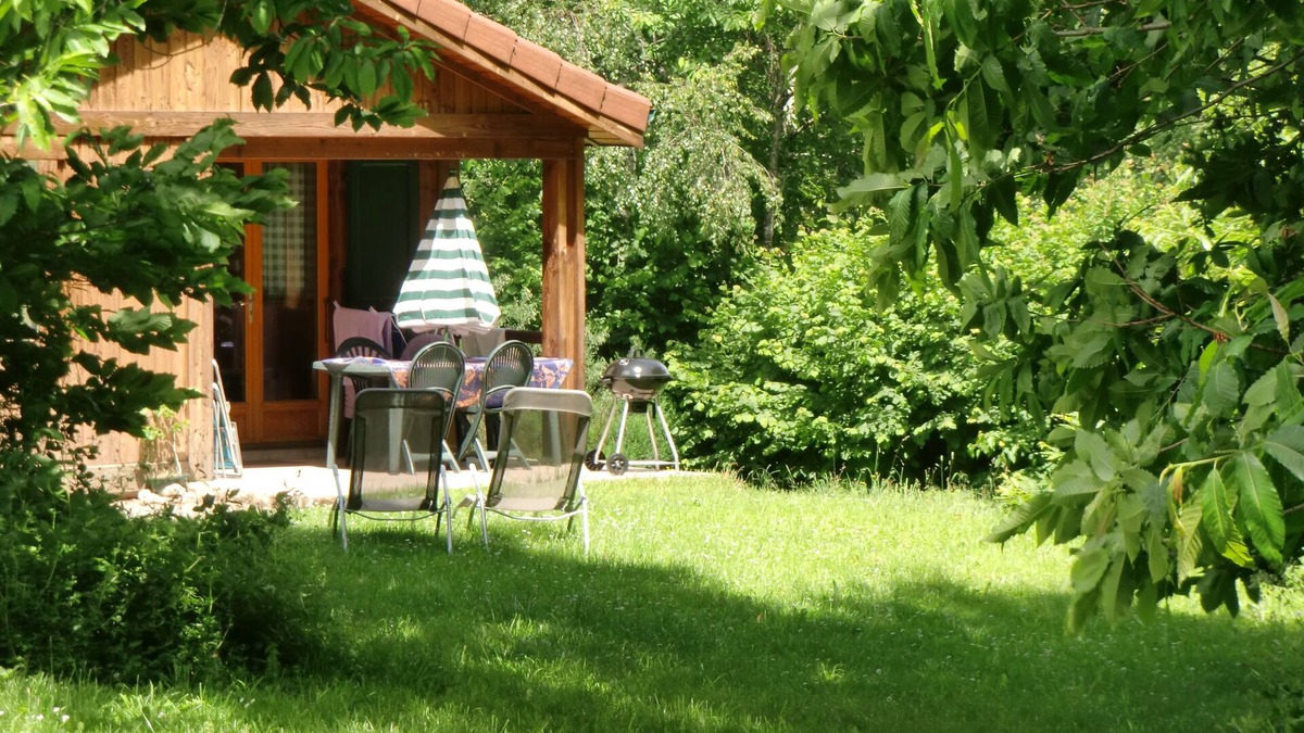 Roumegoux Ski Chalet | Cottage on the Farm and Private Fishing