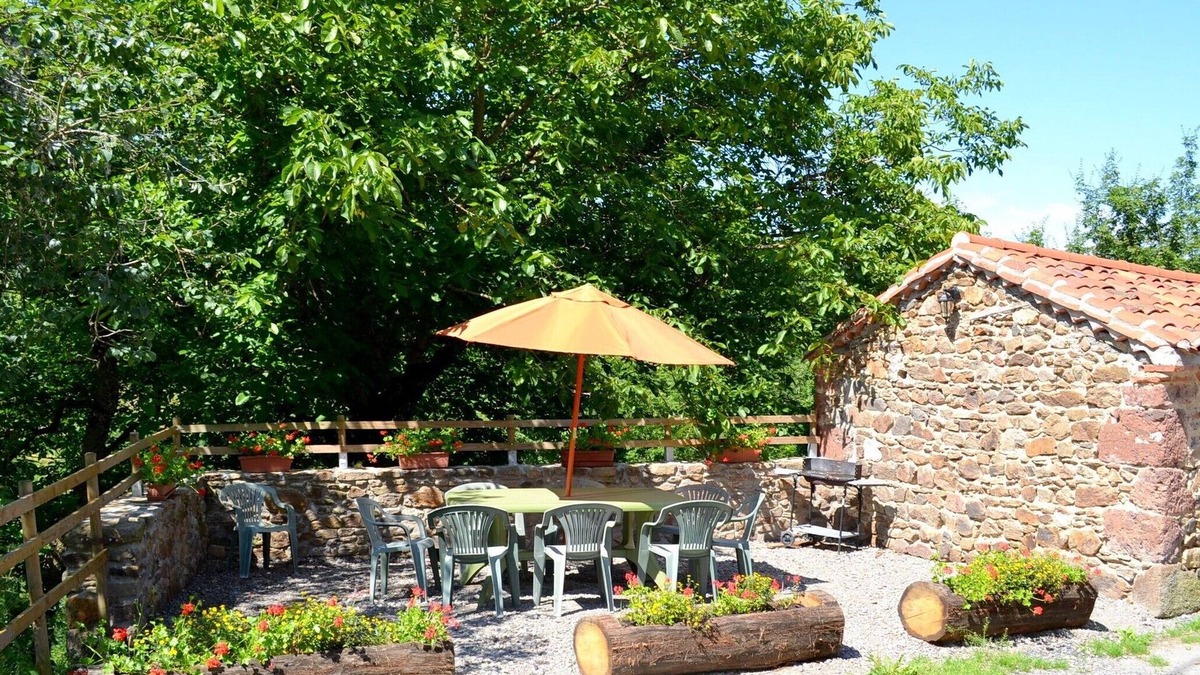 Mazeyrat-Aurouze House | Cottage on the edge of the forest and near the gorges of the allier
