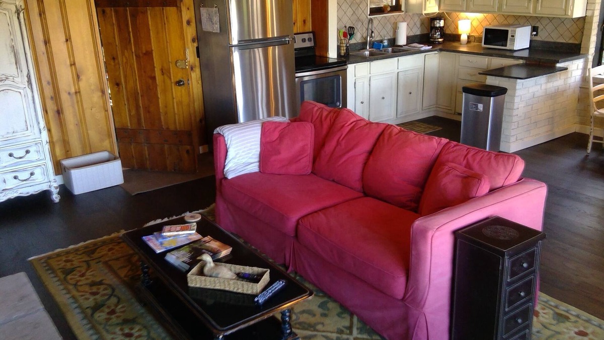 Logan Cottage | Cottage on the Lake. 10 steps from Lake Logan