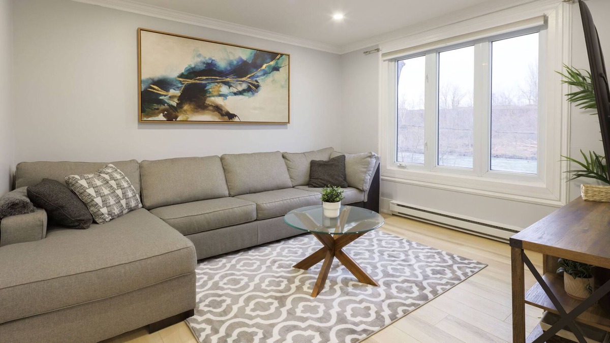 St. Catharines House | Cottage on the Water