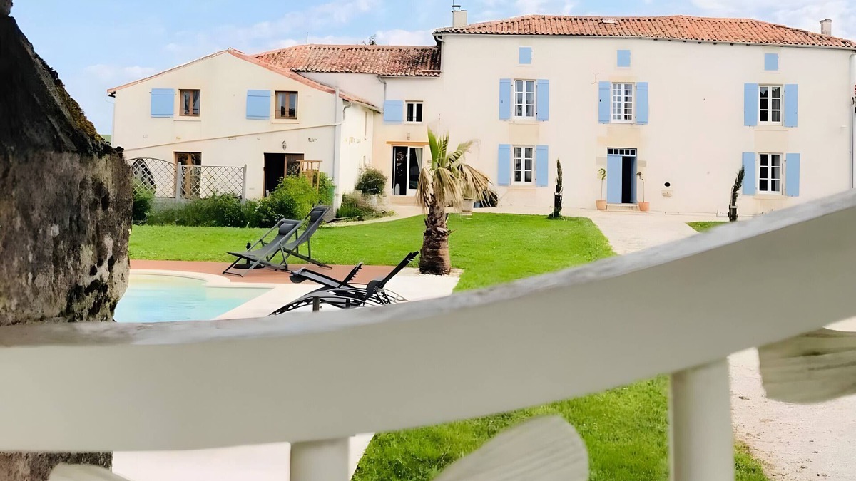 Vergne House | Cottage 'Opaline' with Shared Pool, Private Terrace and Wi-Fi