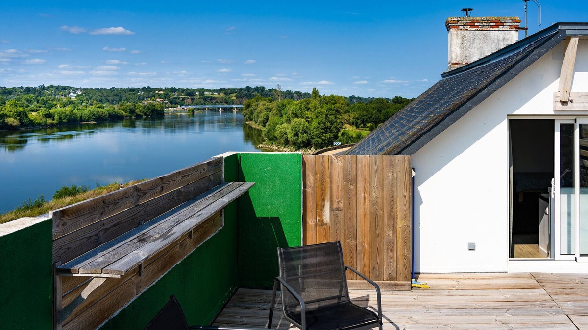 La Chapelle-Basse-Mer Ski Chalet | Cottage Pierre Percée on the banks of the Loire