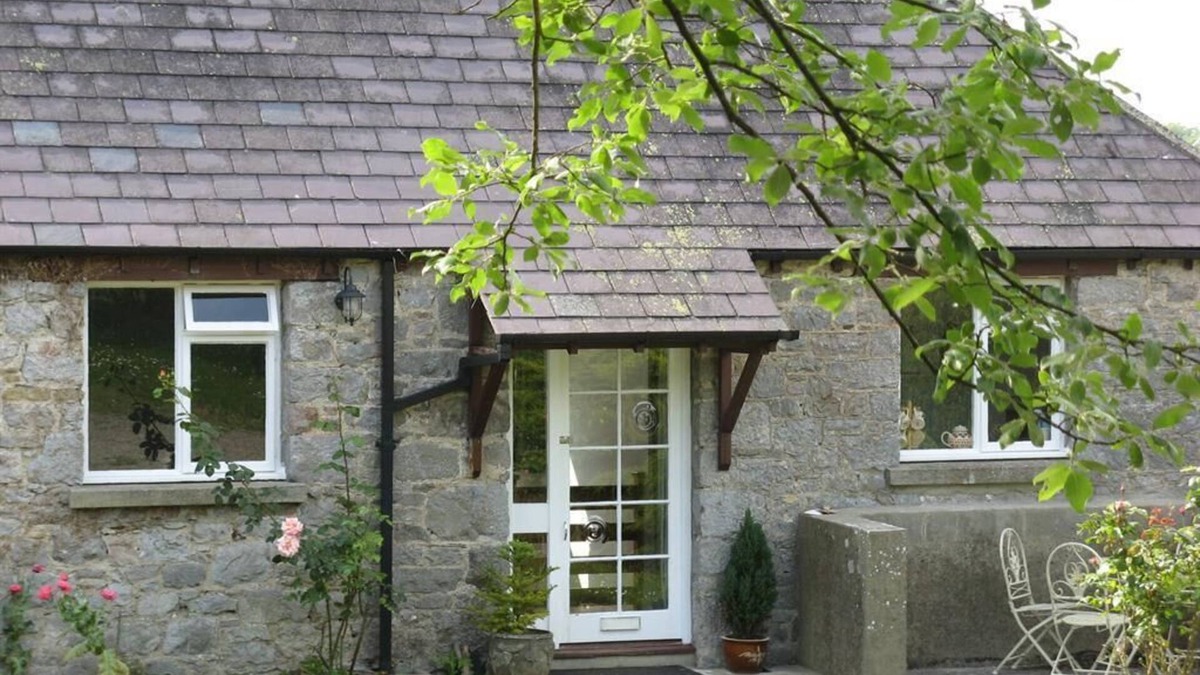 Heligan Cottage | Cottage-Private Bathroom-Cider