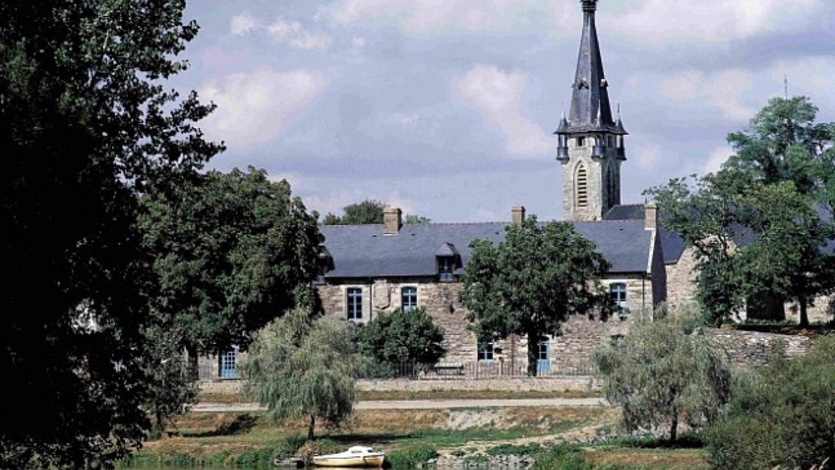 La Chapelle-de-Brain House | Cottage 'Randonnées À Sert' with Private Garden and Wi-Fi