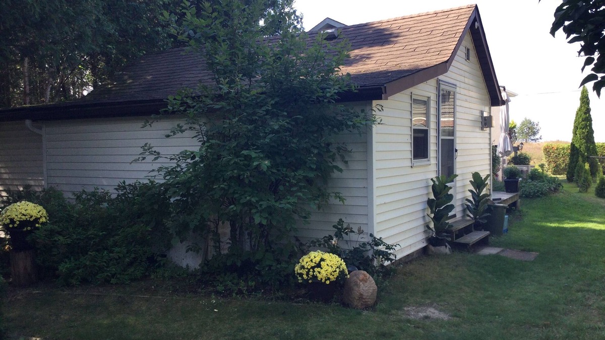 Sauble Beach Cabin | Cottage Retreat 75 Steps from the shores of spectacular Lake Huron, Sauble Beach