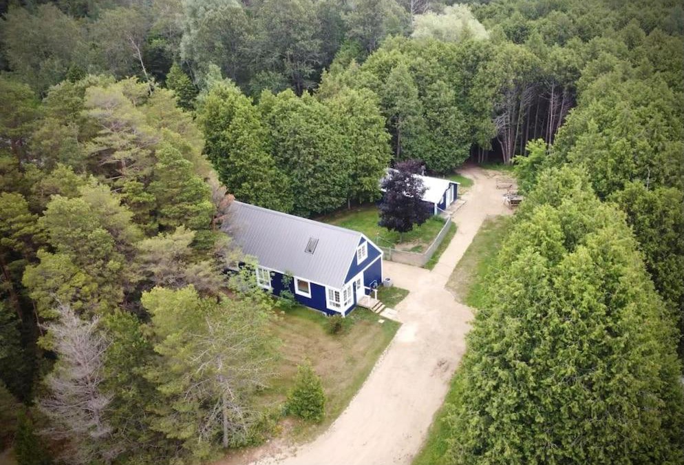 Flesherton House | Cottage Retreat on 11 Acres