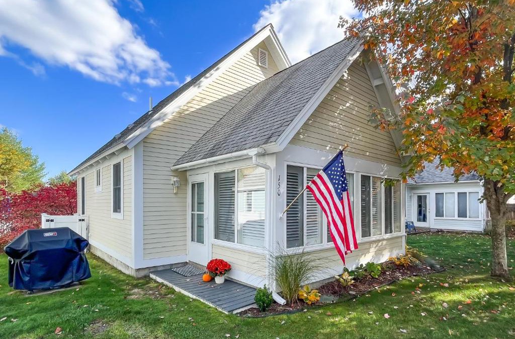 Summer Village House | Cottage Retreat