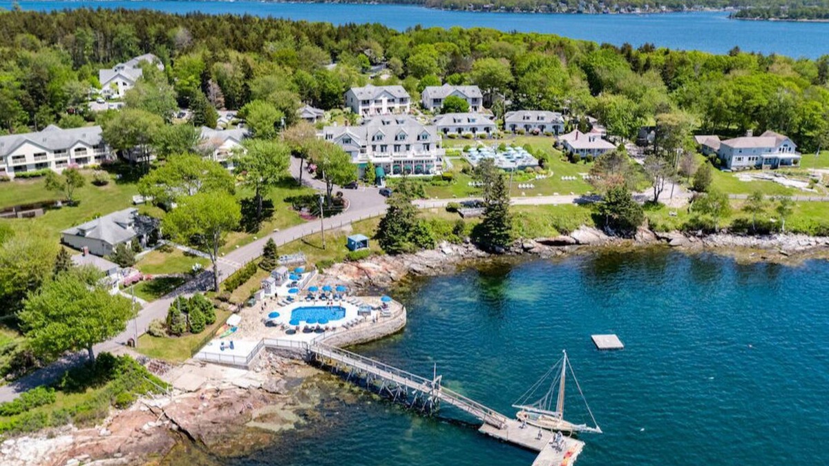 Boothbay Harbor Cabin | Cottage Room | Porch+HotTub+Pool | No Hidden Fees