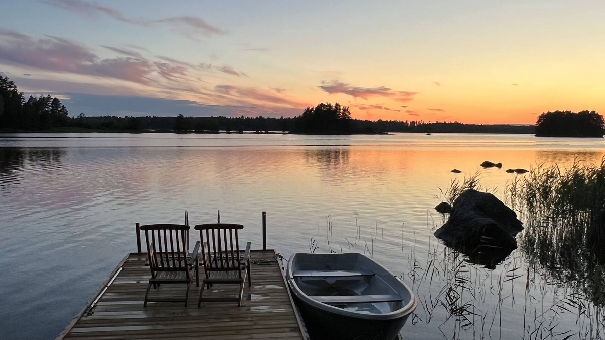 Varmland County Cottage | Cottage Sävviken by lake Ullvettern - Fishing Swimming Boating Trekking