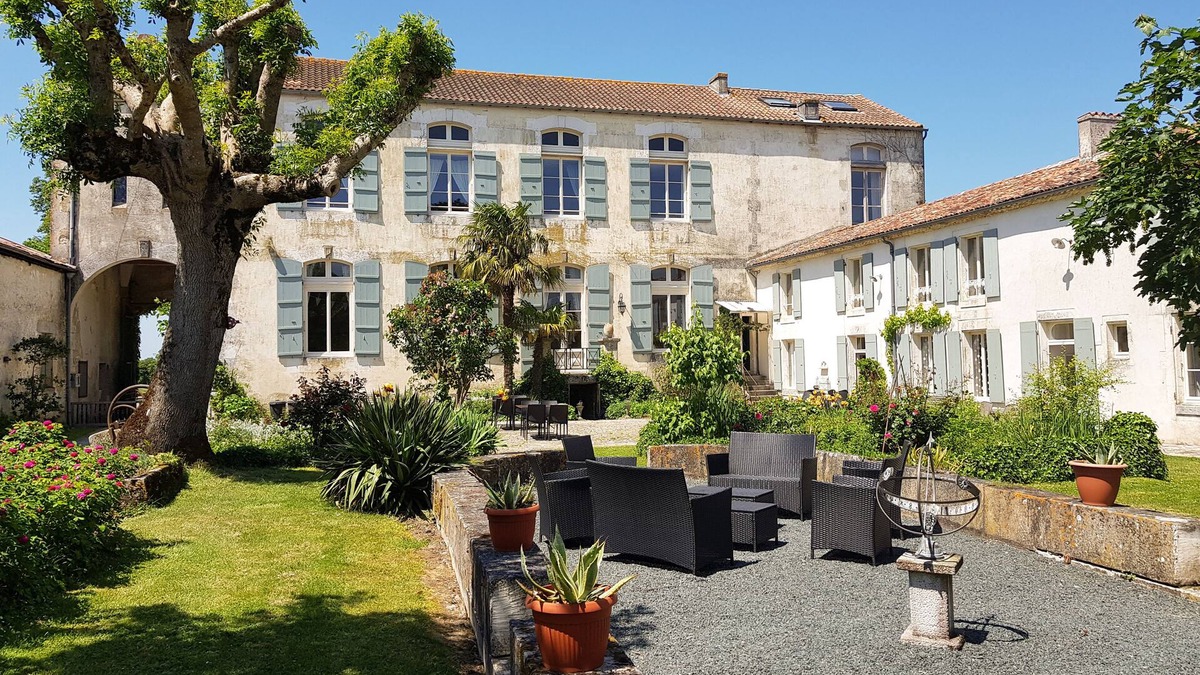 Asnieres-la-Giraud Cottage | Cottage (sleeps 4) at Domaine de Chantageasse, a 17th century estate with pool