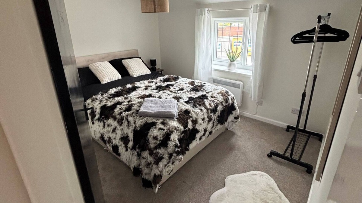 Middlewich Cottage | Cottage - Sleeps 4 - Pets Ok - Patio - Parking