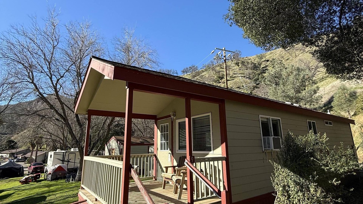 Winters Cottage | Cottage, Sleeps 4 - Roomy 1 Bedroom Cottage with Full Kitchen, Sleeps 4.