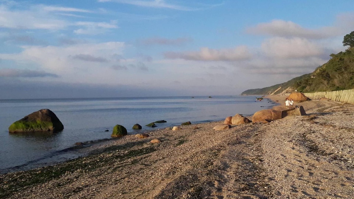 Baiting Hollow Cottage | Cottage: Sleeps 6-7: Walk To Private Beach: In Wine Country