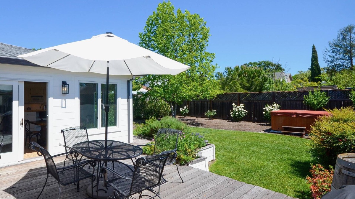 Sonoma House | Cottage Sonoma @ Historic Plaza. - Includes Wine Tasting Passport