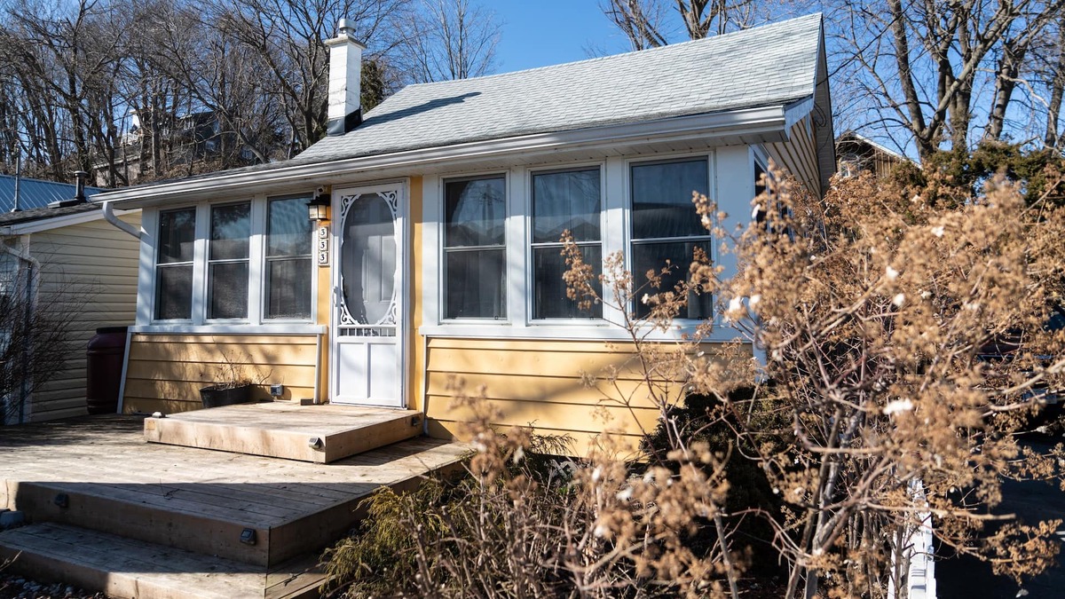 Central Elgin Cottage | Cottage steps to Main Beach w/ Loft & Arcade