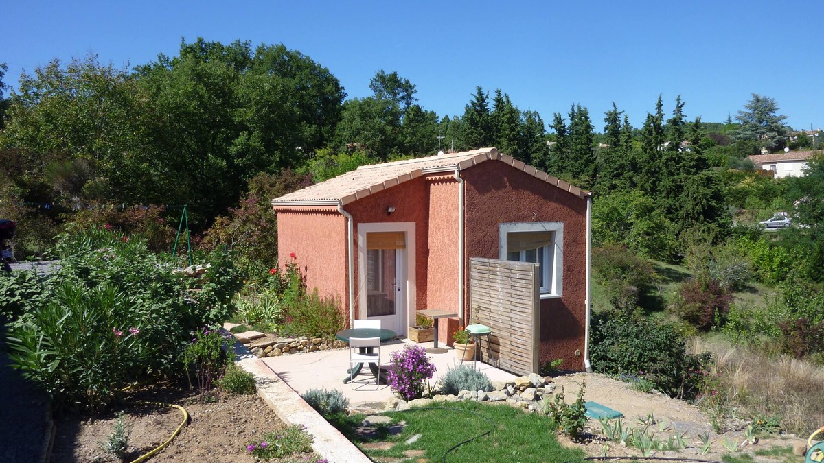 Ucel House | cottage studio lavandin calm and cozy