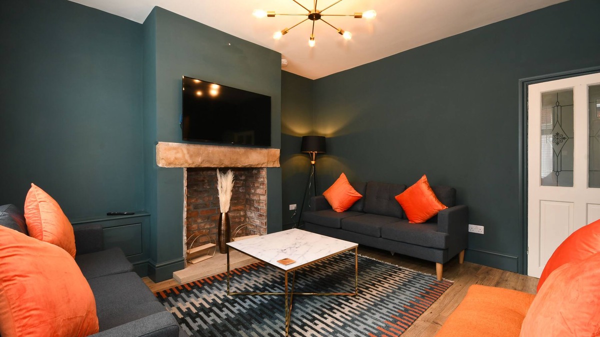 Chesterfield House | Cottage Style 3 bedroom House - Close to City centre & The Peaks