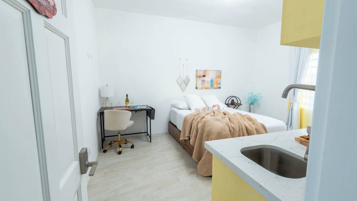 The Valley Apartment | Cottage Sunset – Charming Cozy Space, 5 Minutes to Shoal Bay Beach
