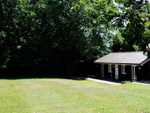 Denton House | Cottage surrounded by woodland and vineyards.