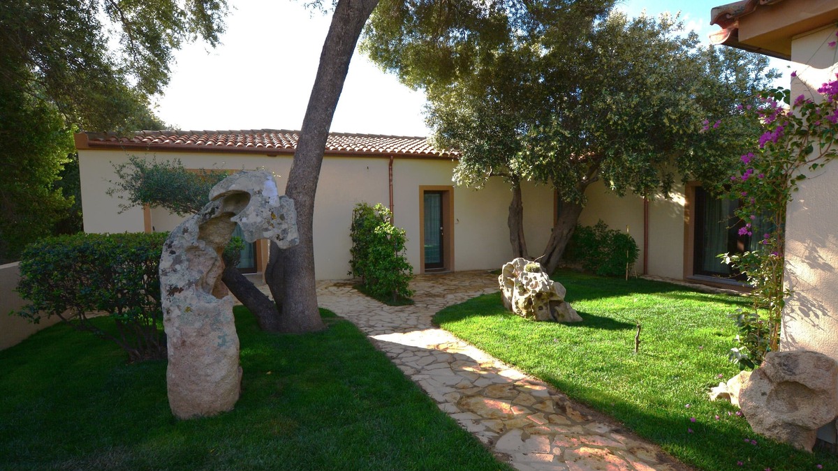 Arzachena House | Cottage The Olive Trees -B- Studio apartment with garden