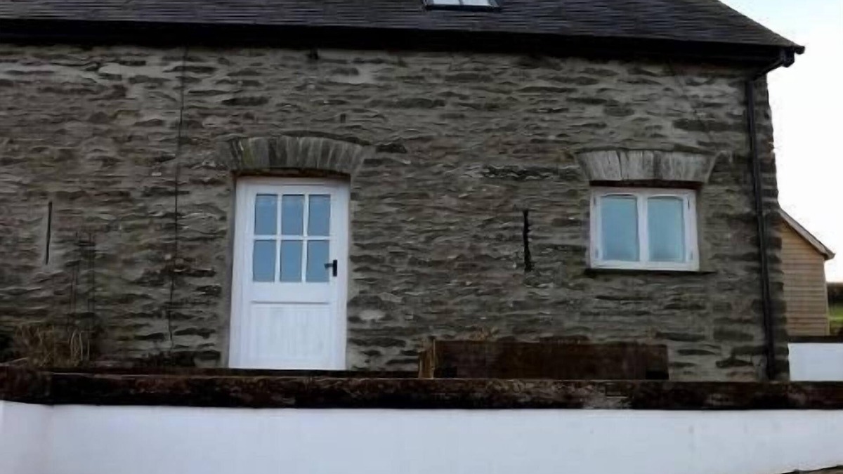 Boncath Cottage | Cottage The Parlour room at Wernddofn