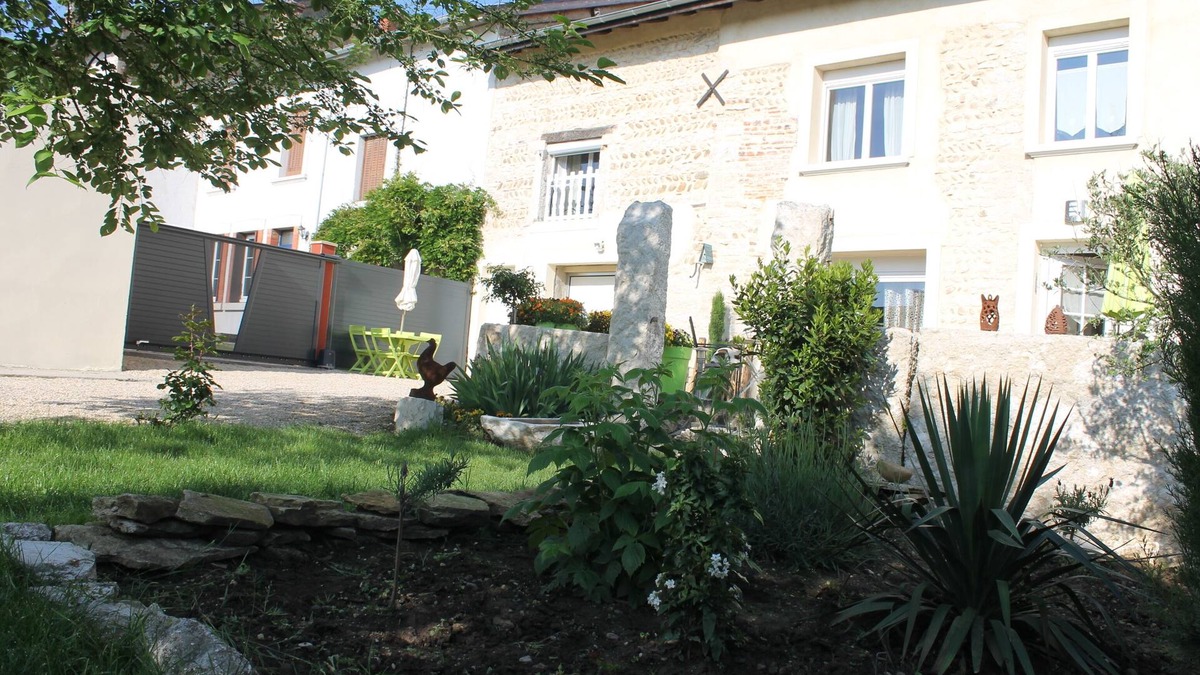 Druillat Apartment | cottage three houses in the heart of the village of Druillat