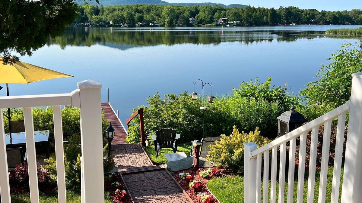 Dunham Ski Chalet | Cottage Tranquility family waterfront mountains