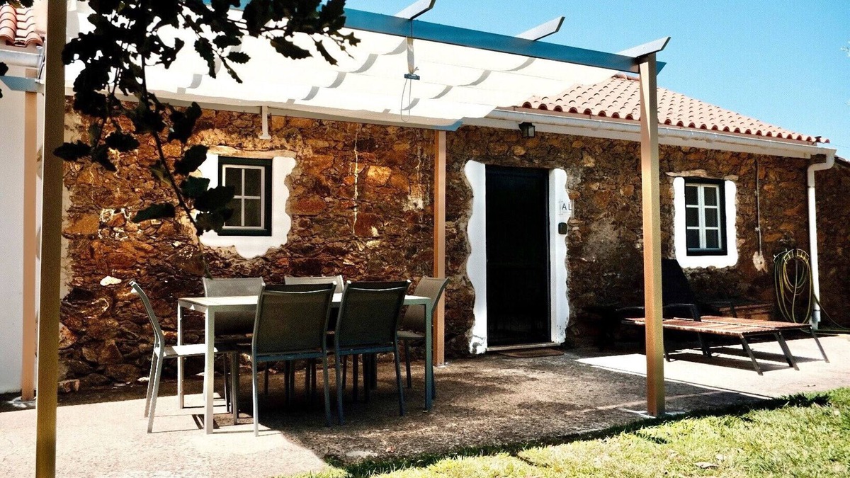 Tomar Cottage | Cottage 'Vale Do Espinheiro' with Lake View, Private Garden and Wi-Fi
