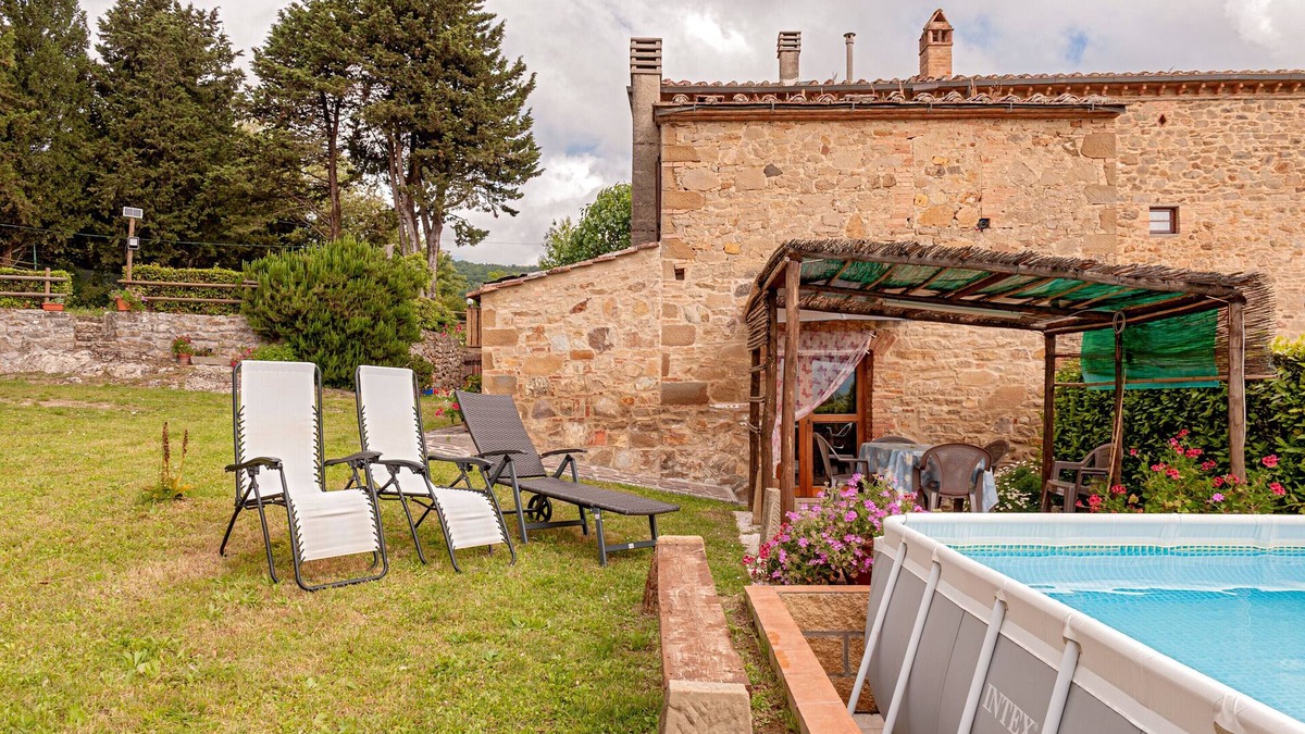 Chianni Cottage | Cottage 'Vinombrosa' with Private Pool, Wi-Fi and Air Conditioning