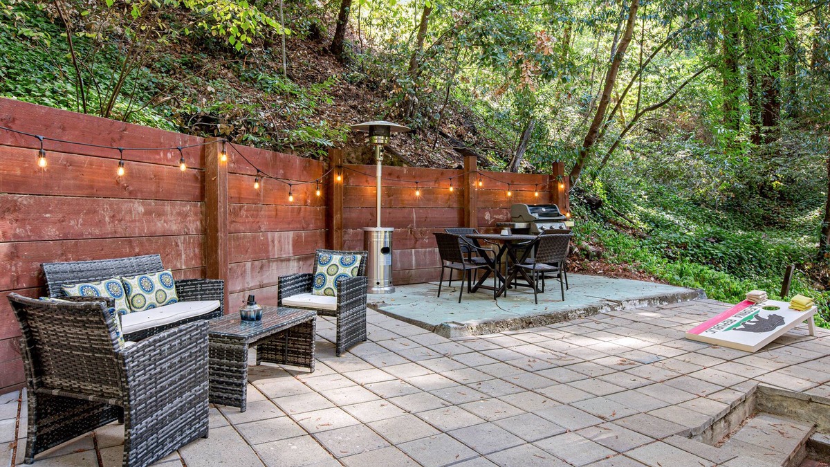 Rio Nido House | Cottage with a large patio, free WiFi, washer/dryer, & gas grill