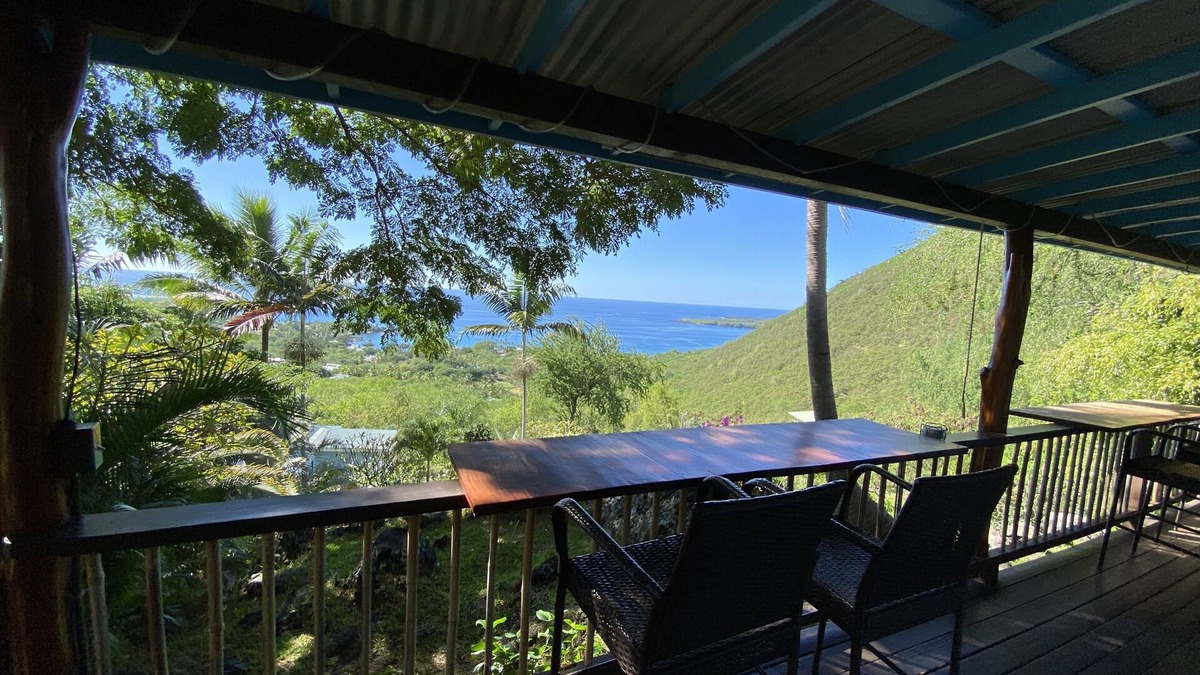 Honaunau-Napoopoo Cottage | Cottage with Amazing View, Minutes to Dolphin Swimming, Very Private, Affordable