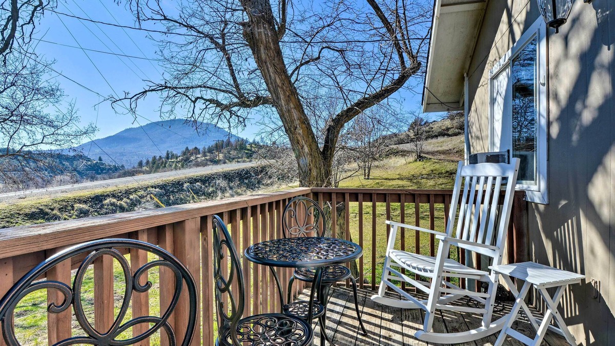Hornbrook Cottage | Cottage with Fire Pit + Deck on The Klamath River!