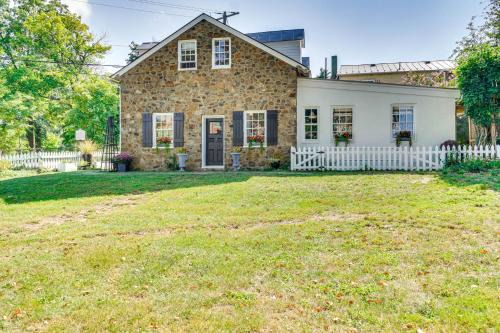 Leesburg's Old and Historic District House | Cottage with Furnished Patio and Garden Dtwn Leesburg