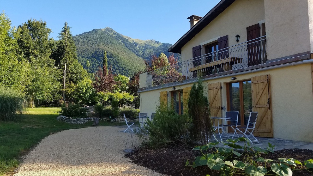 Juzet-d'Izaut House | cottage with heated pool and covered in the Pyrenees