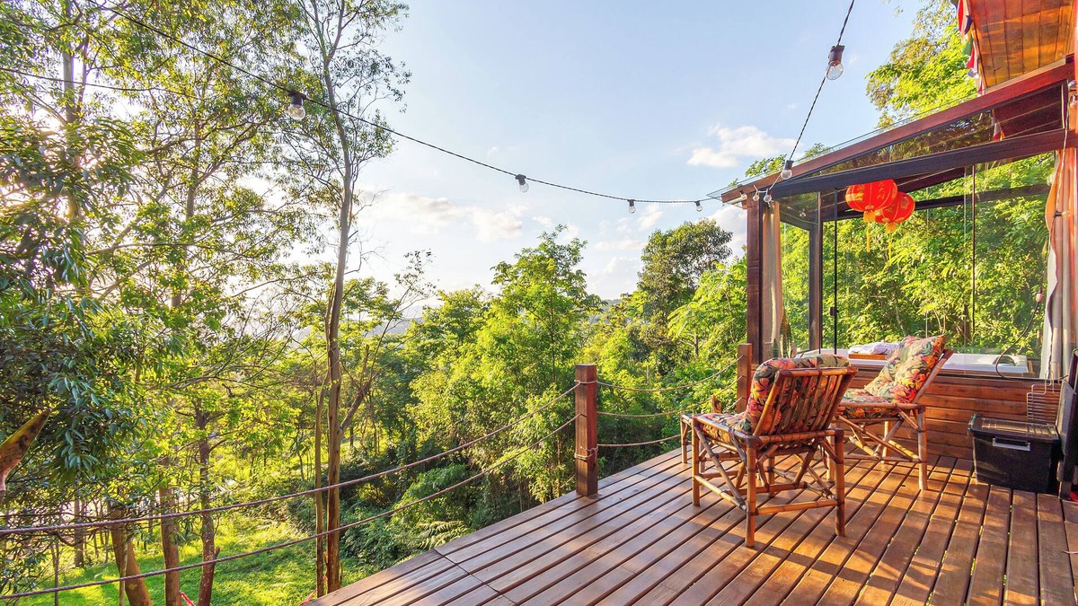Tres Coroas Ski Chalet | Cottage with Hot Tub Near Buddhist Temple