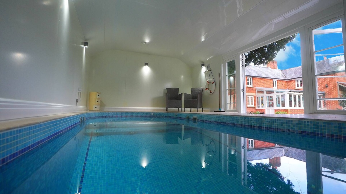 New Forest District Cottage | Cottage With Indoor Swim Spa in New Forest National Park for families or couples