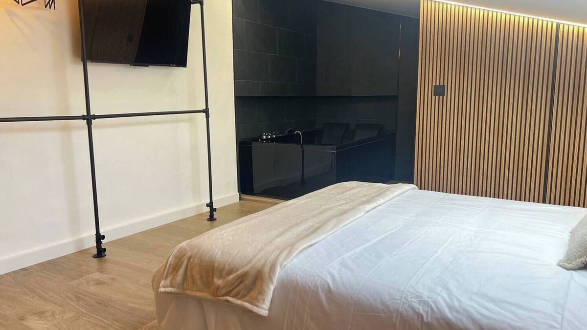 Lietor Cottage | Cottage with jacuzzi and fireplace, ideal for couples.