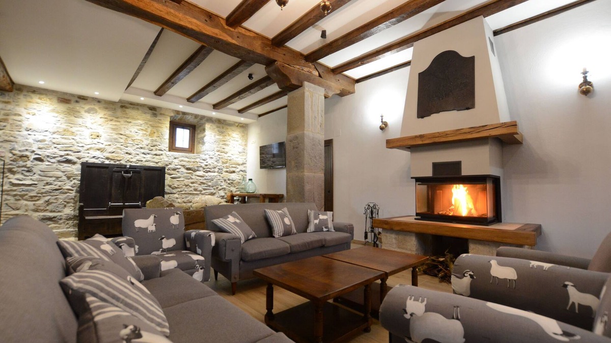 Zubiri Cottage | Cottage with Jacuzzi, Barbecue and Garden