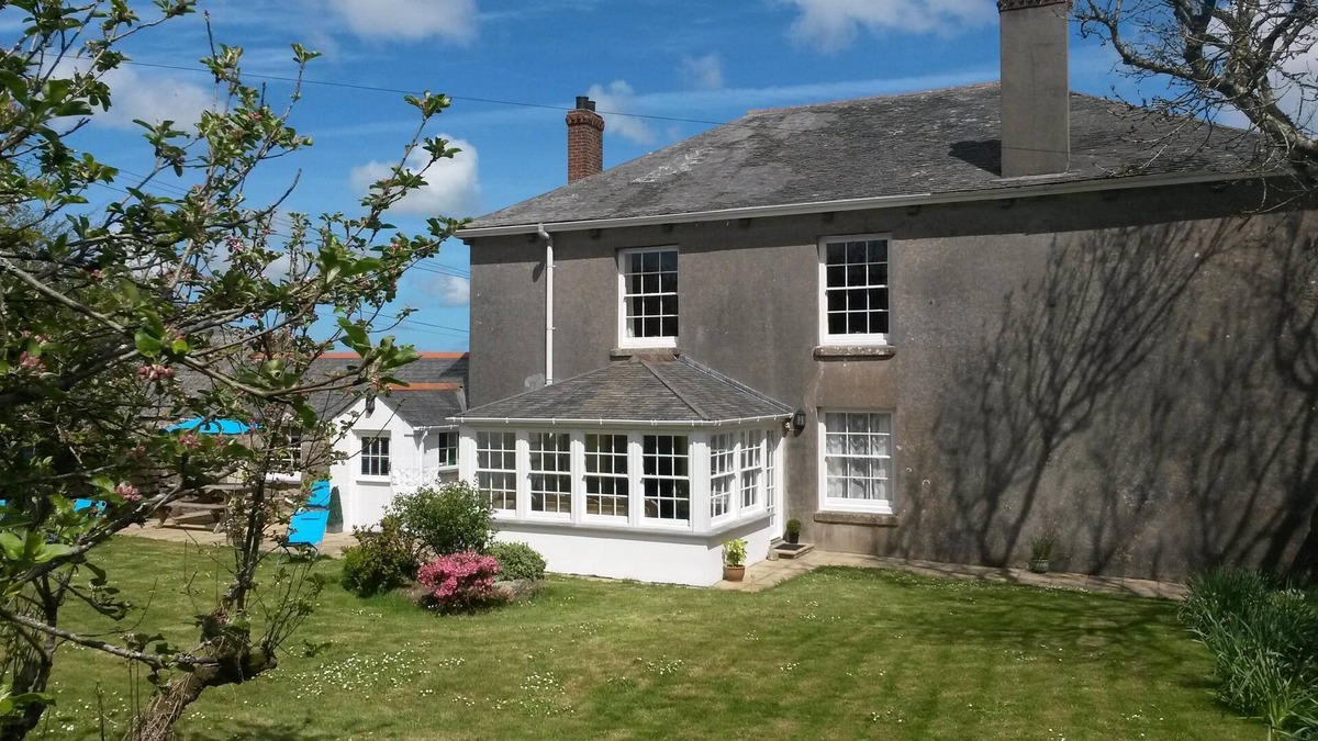 St. Buryan Cottage | Cottage with large private garden, surrounded by farmland. Family & dog friendly